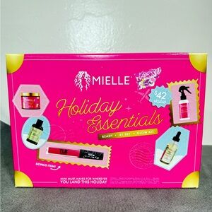 Mielle Holiday Essentials Hair Styling Kit - Pink